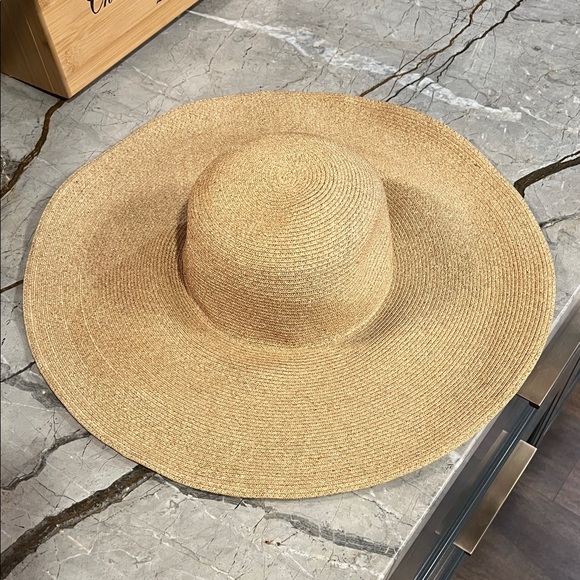 Accessories - Elegant Tan Wide-Brimmed Sun Hat